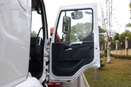 新乘龙M3&nbsp;电动垃圾车驾驶室图片