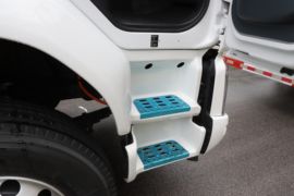 新乘龙M3&nbsp;电动垃圾车驾驶室图片