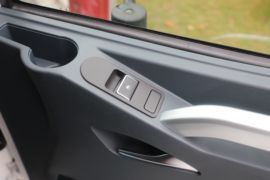 新乘龙M3&nbsp;电动垃圾车驾驶室图片