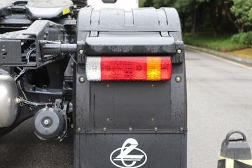 �������� ����H7 460���� 6X4 CNGǣ����(����)(Һ��)(LZ4251H7DM1)ͼƬ