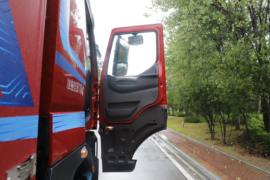 乘龙H7&nbsp;电动牵引车驾驶室图片