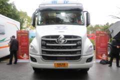 东风柳汽 乘龙T7房车 560马力 6X4 AMT自动档牵引车(国六)(带液缓)(LZ4250T7DC2)