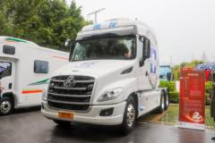 东风柳汽 乘龙T7房车 560马力 6X4 AMT自动档牵引车(国六)(带液缓)(LZ4250T7DC2)