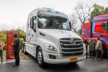 东风柳汽 乘龙T7房车 560马力 6X4 AMT自动档牵引车(国六)(带液缓)(LZ4250T7DC2)
