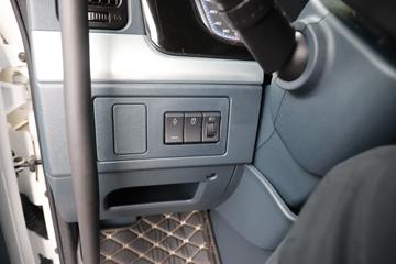 �������� ����T7 560���� 6X4 AMT�Զ���ǣ����(����)(��Һ��)ͼƬ