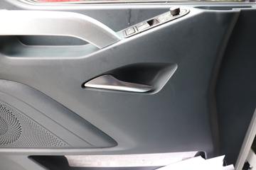 �������� ����T7 560���� 6X4 AMT�Զ���ǣ����(����)(��Һ��)ͼƬ