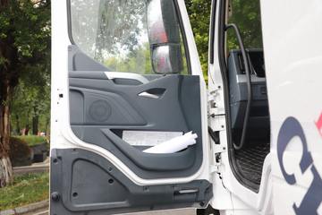 �������� ����T7 560���� 6X4 AMT�Զ���ǣ����(����)(��Һ��)ͼƬ