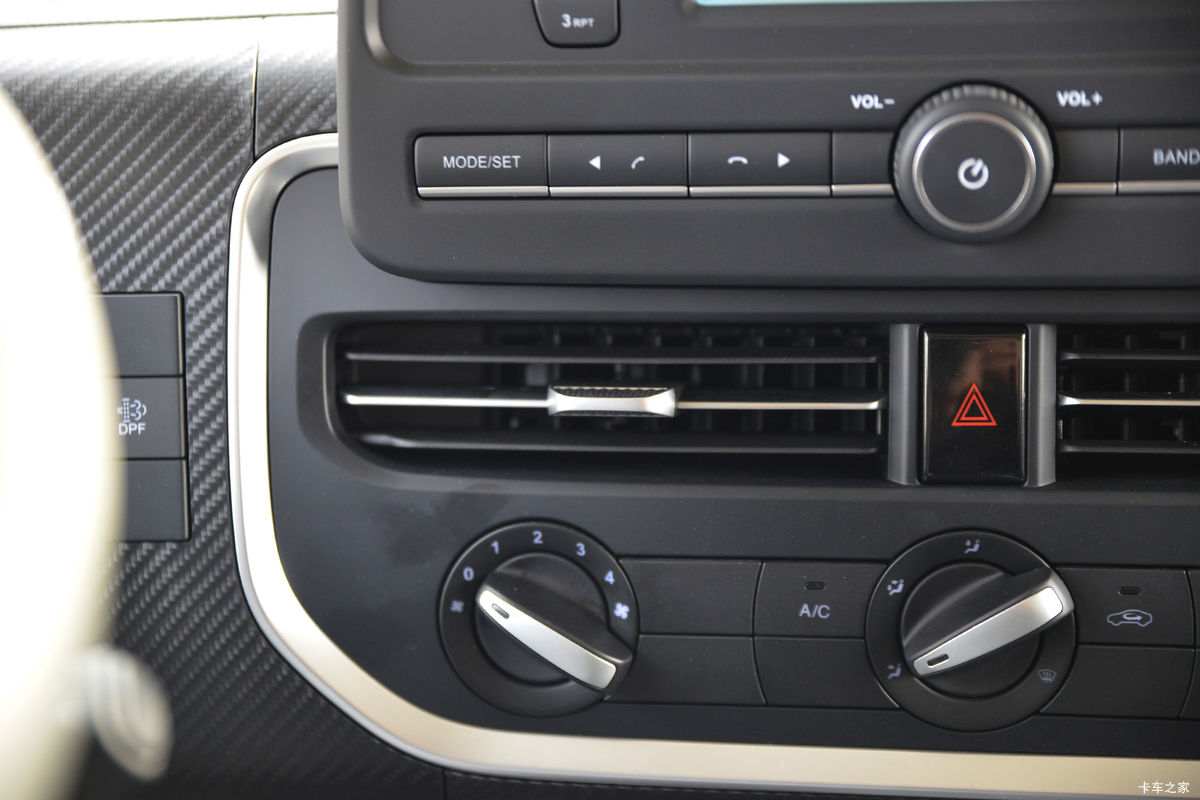 ���� ���ˣ����� 129���� 4.2�׵�����ʽ�Ῠ(����)(JX5044XXYTGA26)��ʻ��                                               