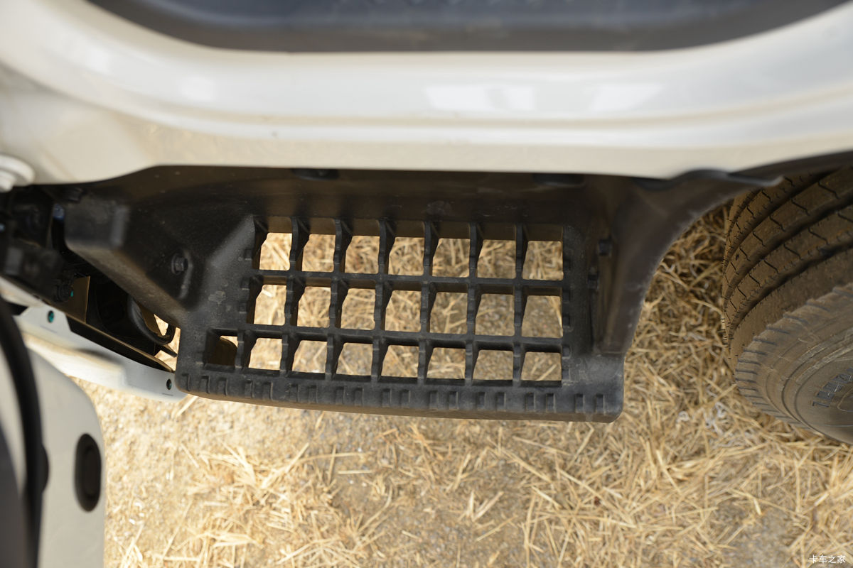 ���� ���ˣ����� 129���� 4.2�׵�����ʽ�Ῠ(����)(JX5044XXYTGA26)��ʻ��                                               