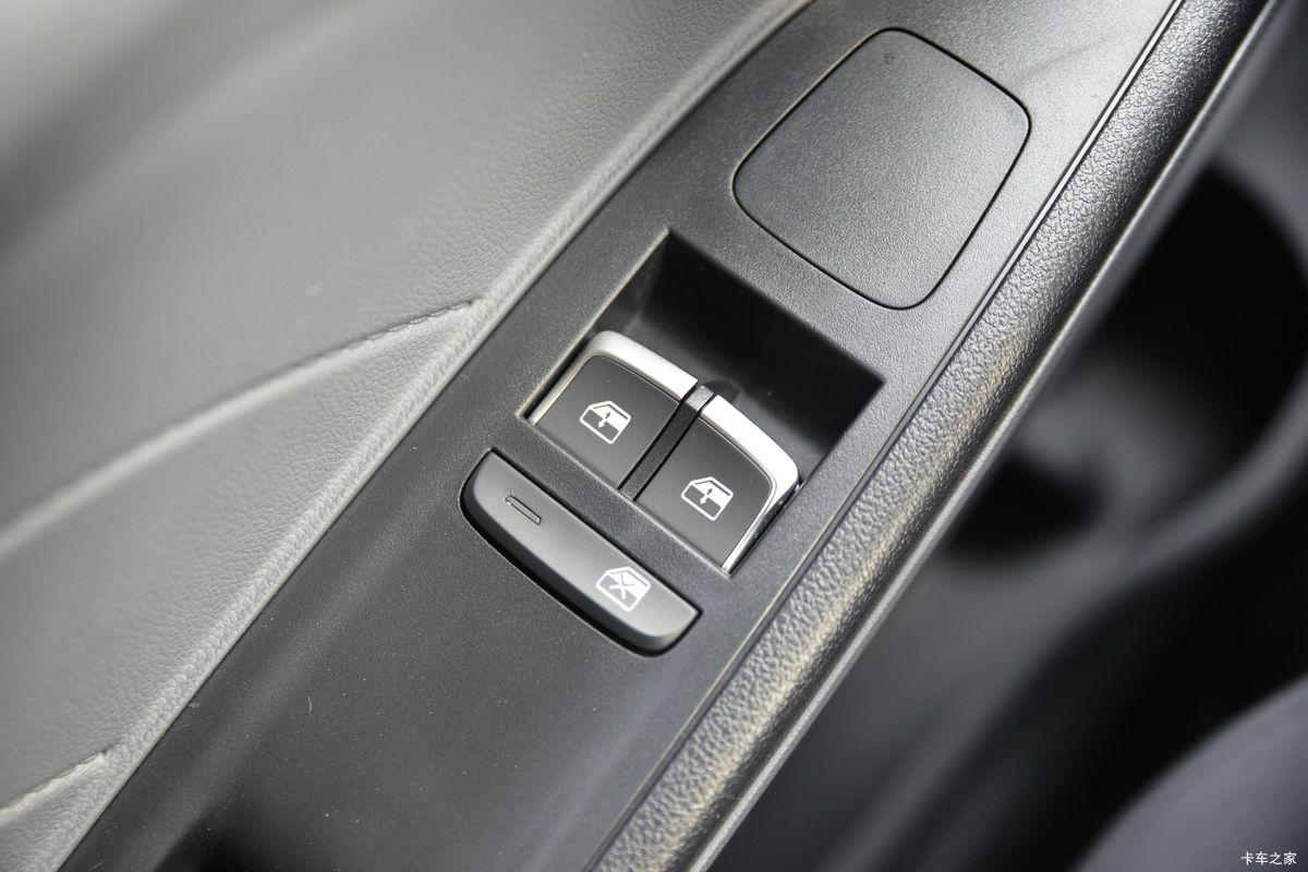 ���� ���ˣ����� 129���� 4.2�׵�����ʽ�Ῠ(����)(JX5044XXYTGA26)��ʻ��                                               