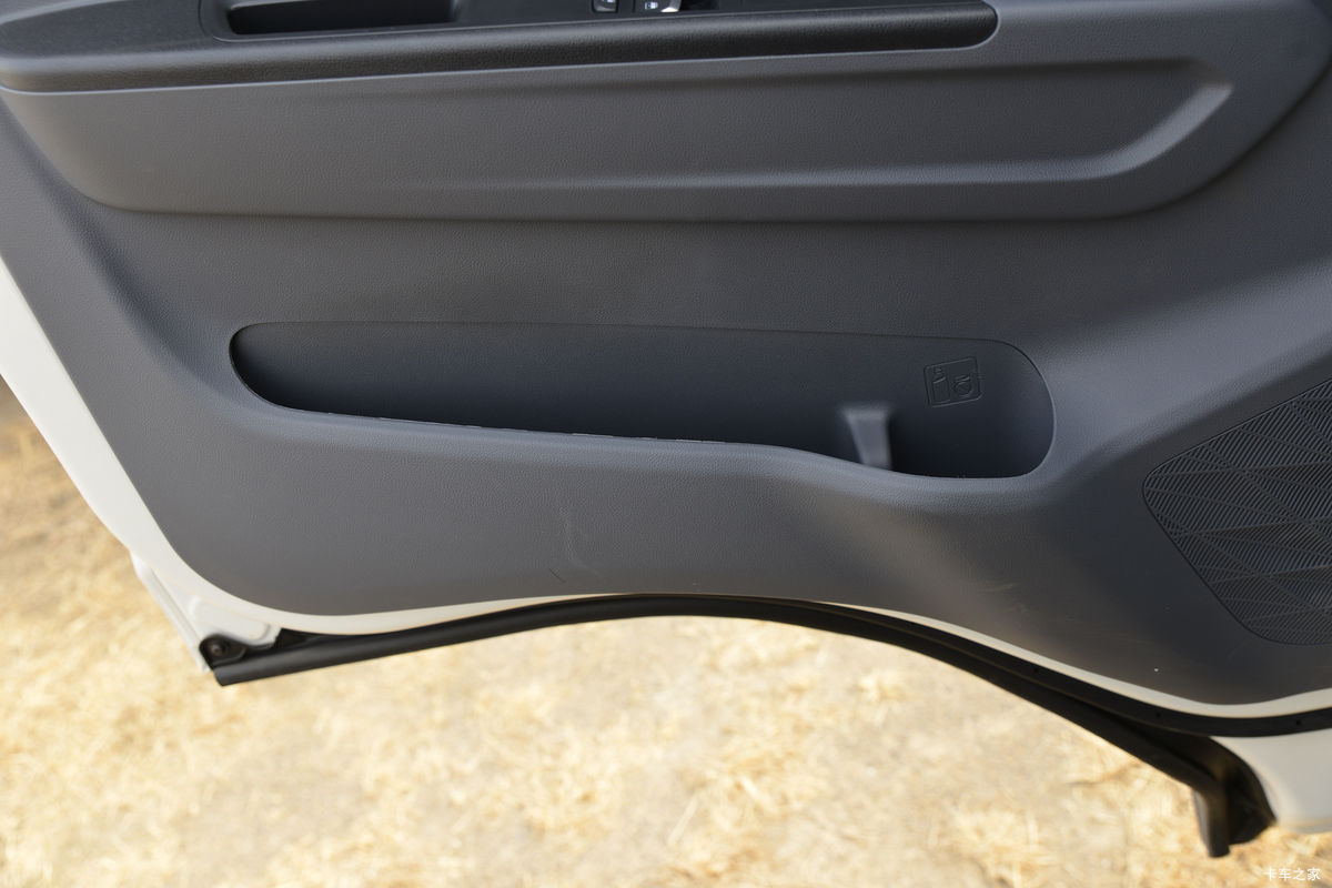 ���� ���ˣ����� 129���� 4.2�׵�����ʽ�Ῠ(����)(JX5044XXYTGA26)��ʻ��                                               