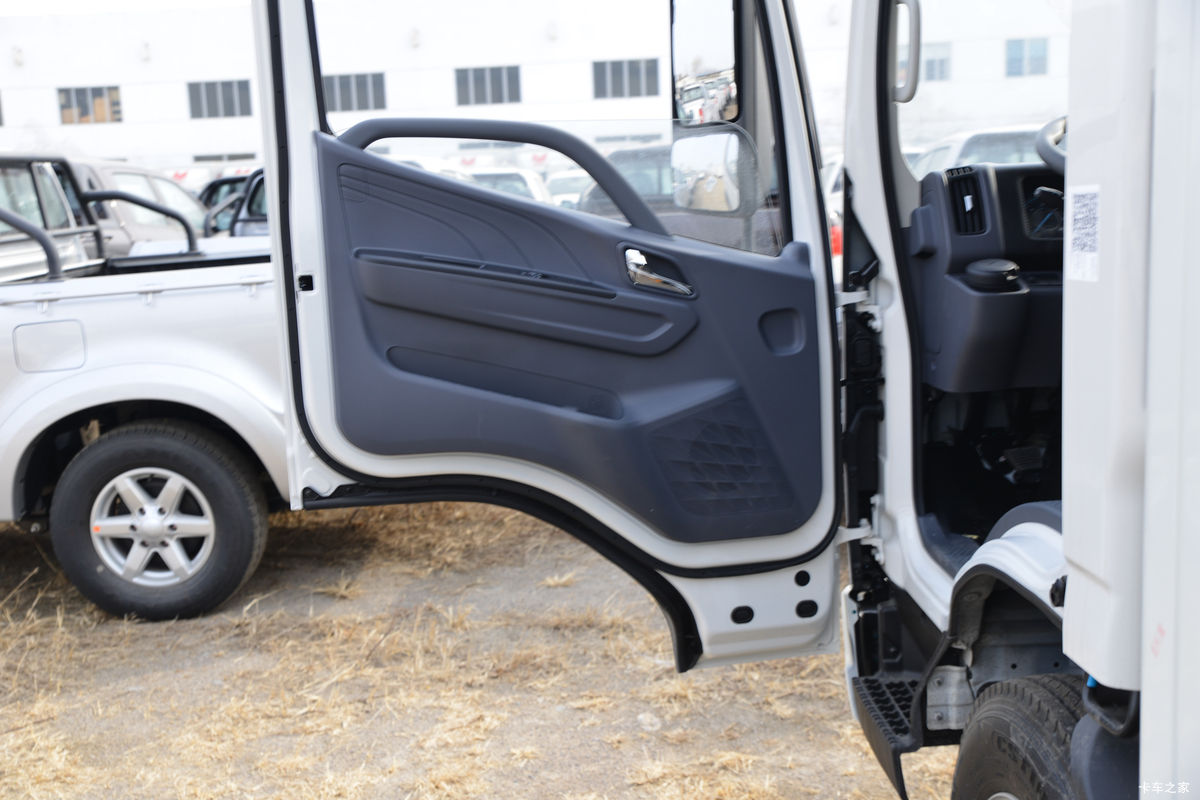 ���� ���ˣ����� 129���� 4.2�׵�����ʽ�Ῠ(����)(JX5044XXYTGA26)��ʻ��                                               