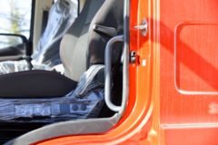 青岛解放 JK6中卡 220马力 4X2 6.8米栏板载货车(国六)(一汽)(4.875速比)(CA1180P28K2L2E6A80)