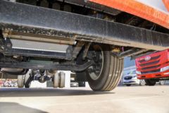 青岛解放 JK6中卡 220马力 4X2 6.8米栏板载货车(国六)(一汽)(4.875速比)(CA1180P28K2L2E6A80)