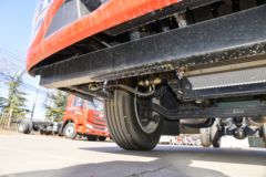 青岛解放 JK6中卡 220马力 4X2 6.8米栏板载货车(国六)(一汽)(4.875速比)(CA1180P28K2L2E6A80)