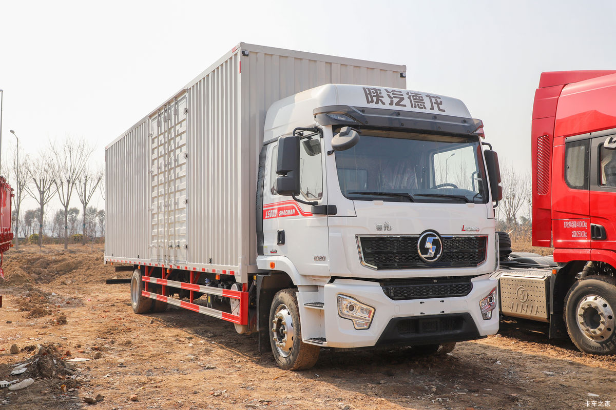 陕汽重卡 德龙L5000 菁英版 260马力 4X2 9.8米厢式载货车(国六)