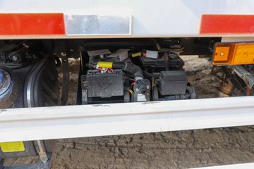 �����ؿ� ����L5000 �콢�� 260���� 4X2 9.8����ʽ�ػ���(����)(SX5189XXYLA721F2)ͼƬ