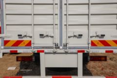 陕汽重卡 德龙L5000 旗舰版 260马力 4X2 9.8米厢式载货车(国六)(SX5189XXYLA721F2)