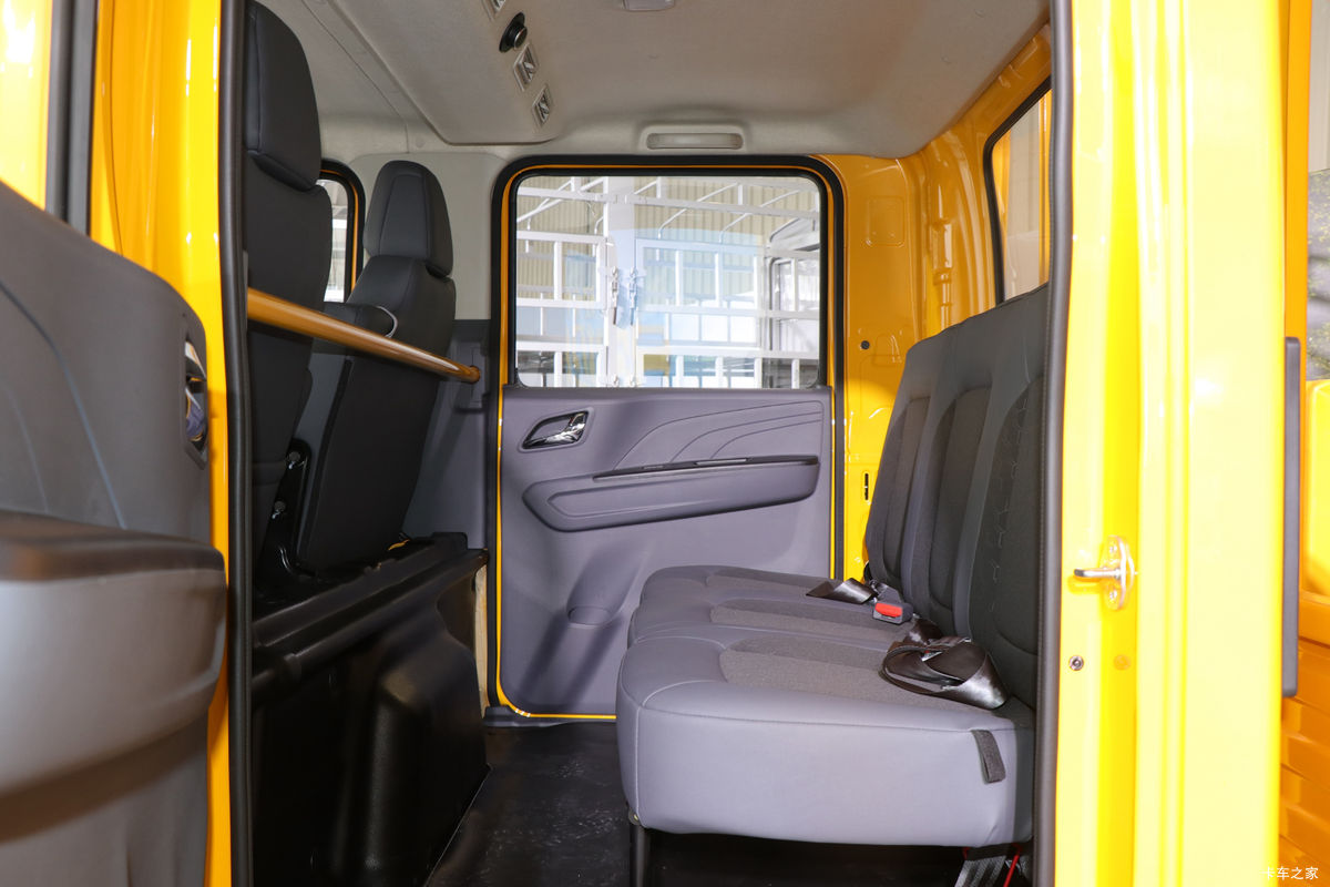 ���� ����+ ���̰� 129���� 3.2��˫�������Ῠ(JX1043TSGB26)��ʻ��                                               