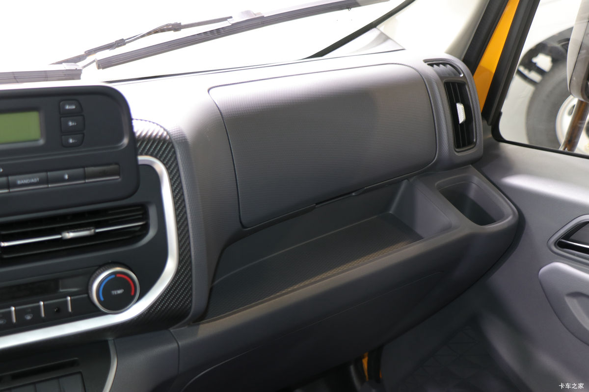 ���� ����+ ���̰� 129���� 3.2��˫�������Ῠ(JX1043TSGB26)��ʻ��                                               