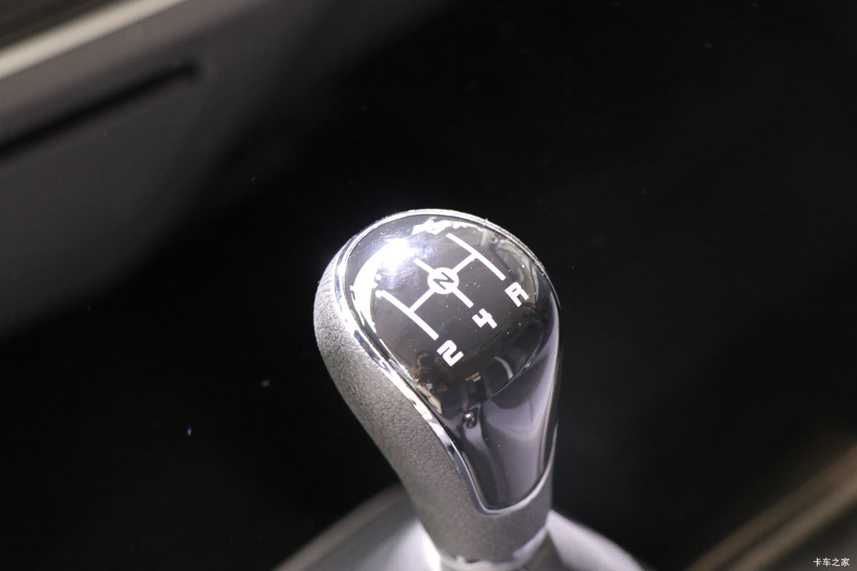 ���� ����+ ���̰� 129���� 3.2��˫�������Ῠ(JX1043TSGB26)��ʻ��                                               