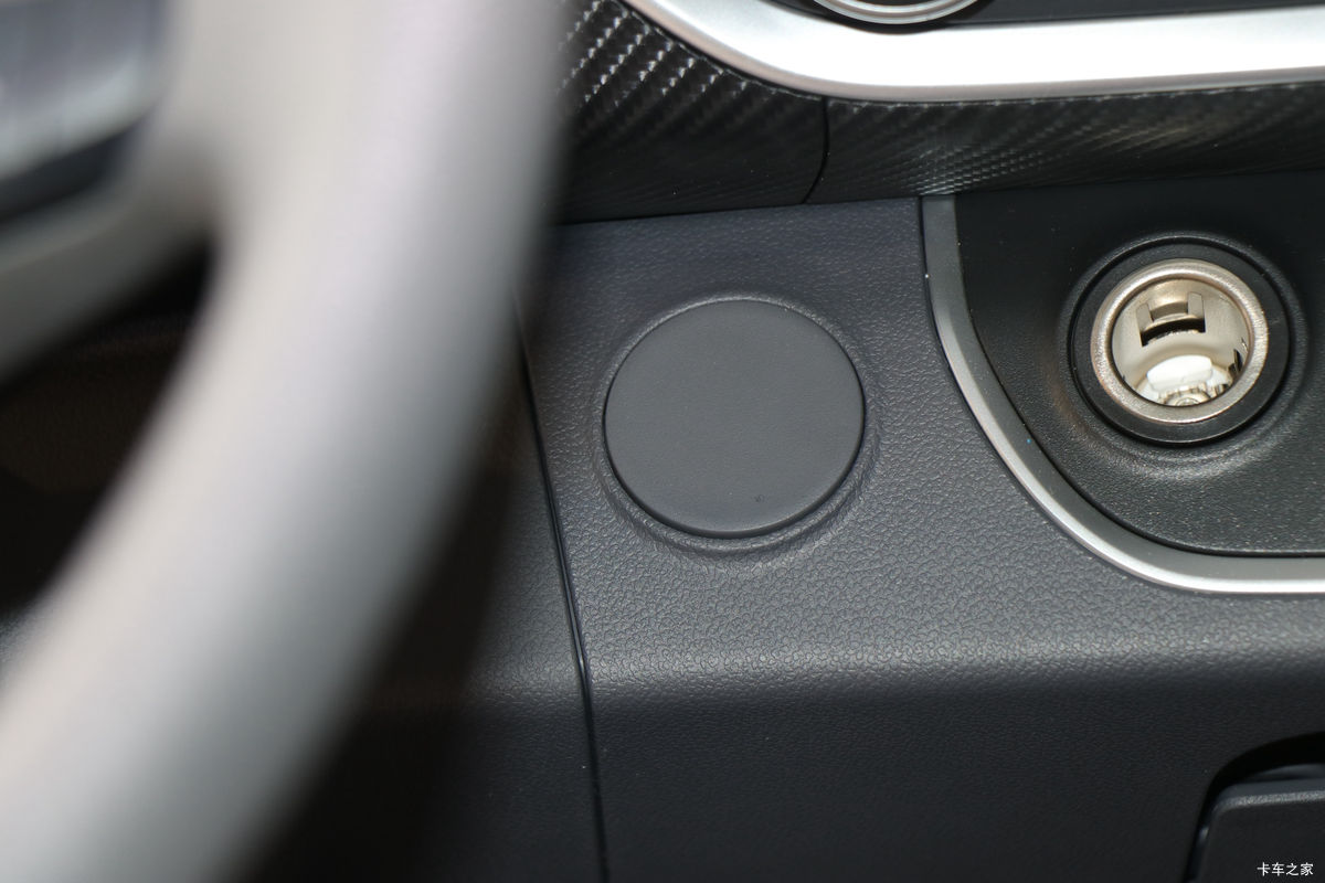 ���� ����+ ���̰� 129���� 3.2��˫�������Ῠ(JX1043TSGB26)��ʻ��                                               