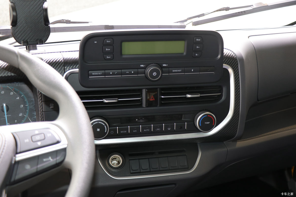 ���� ����+ ���̰� 129���� 3.2��˫�������Ῠ(JX1043TSGB26)��ʻ��                                               