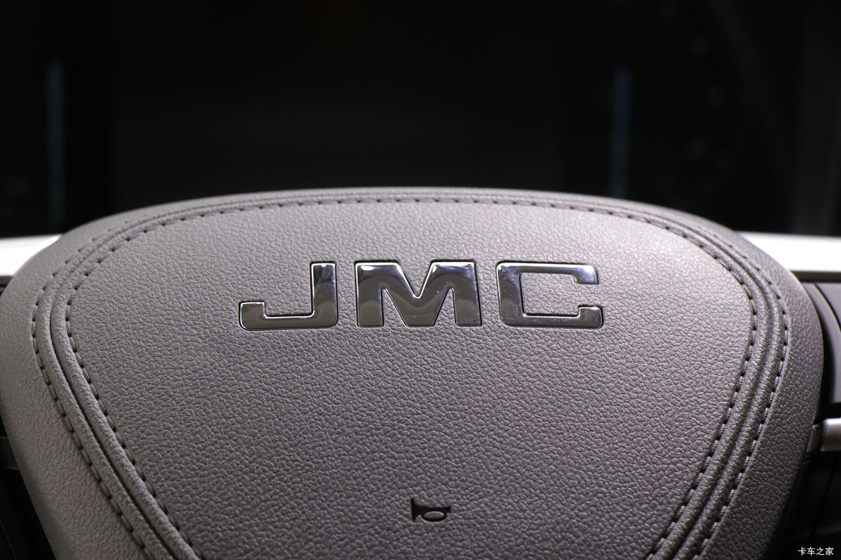 ���� ����+ ���̰� 129���� 3.2��˫�������Ῠ(JX1043TSGB26)��ʻ��                                               