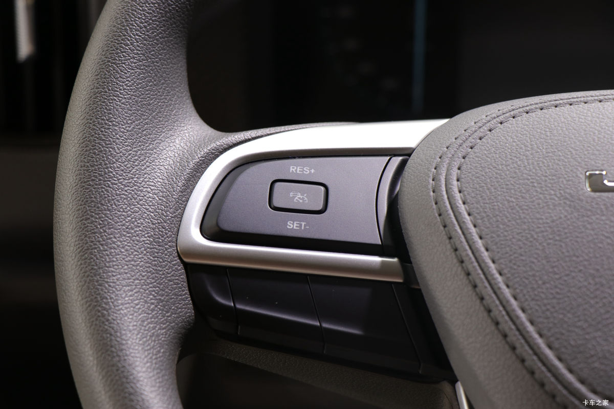 ���� ����+ ���̰� 129���� 3.2��˫�������Ῠ(JX1043TSGB26)��ʻ��                                               