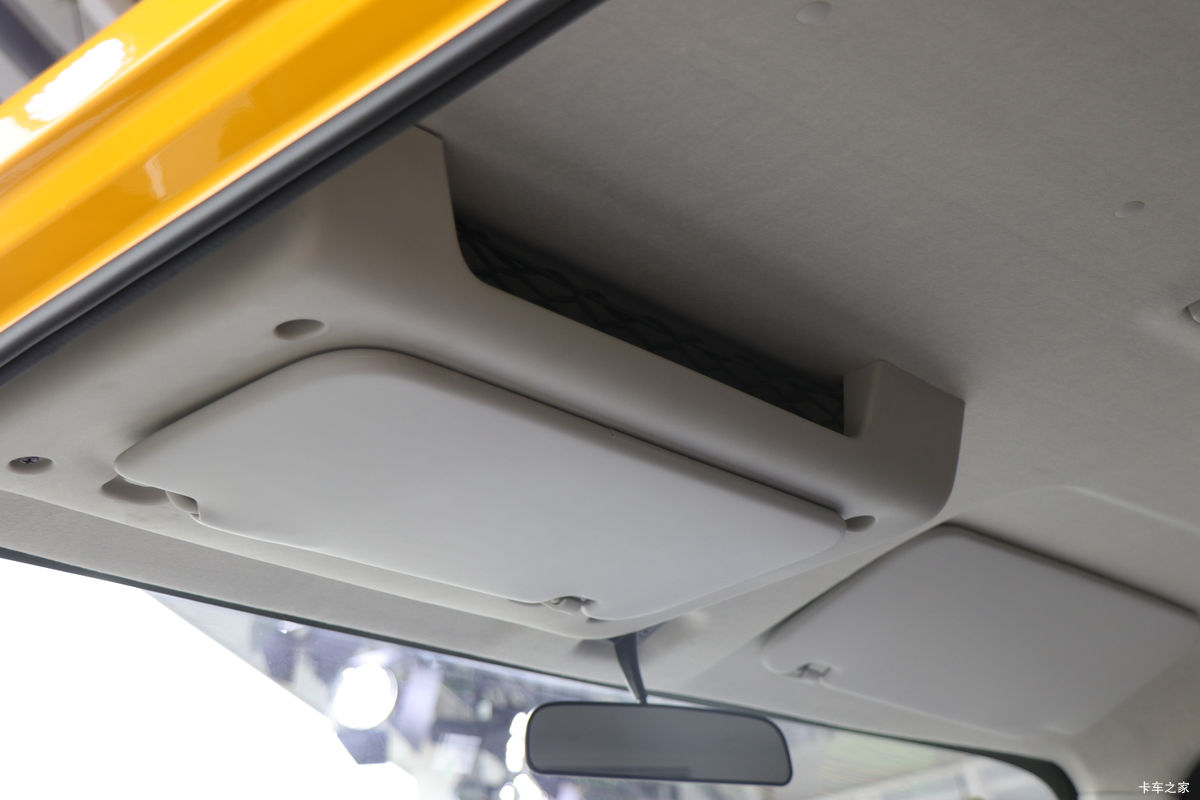 ���� ����+ ���̰� 129���� 3.2��˫�������Ῠ(JX1043TSGB26)��ʻ��                                               