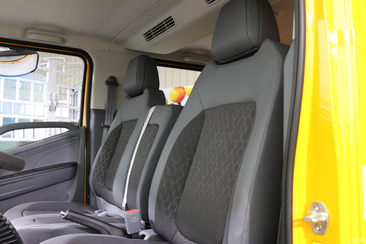 ���� ����+ ���̰� 129���� 3.2��˫�������Ῠ(JX1043TSGB26)��ʻ��                                               