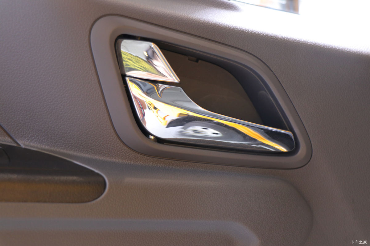 ���� ����+ ���̰� 129���� 3.2��˫�������Ῠ(JX1043TSGB26)��ʻ��                                               