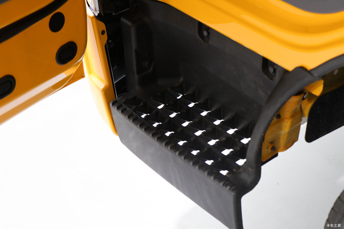 ���� ����+ ���̰� 129���� 3.2��˫�������Ῠ(JX1043TSGB26)��ʻ��                                               