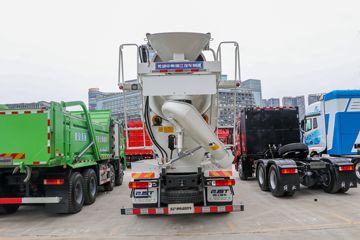 一汽解放底盘&nbsp;混凝土搅拌车外观                                                图片