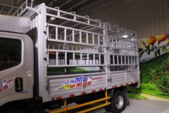 江铃 凯运+ 果蔬版 152马力 4.2米单排仓栅式轻卡(JX5049CCYT0J26)