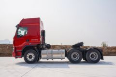 东风柳汽 乘龙H5 460马力 6X4 AMT自动档牵引车(国六)(LZ4250H5DC1)