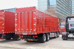 一汽解放 J6V 领航版 560马力 8X4 9.4米AMT自动档仓栅式载货车(CA5310CCYP66K24L7T4E6)