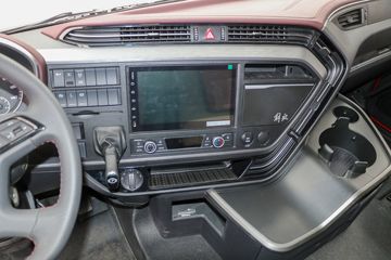 һ����� J6V �캽�� 560���� 8X4 9.4��AMT�Զ�����դʽ�ػ���(CA5310CCYP66K24L7T4E6)ͼƬ