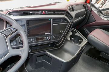 һ����� J6V �캽�� 560���� 8X4 9.4��AMT�Զ�����դʽ�ػ���(CA5310CCYP66K24L7T4E6)ͼƬ