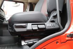 一汽解放 J6V 领航版 560马力 8X4 9.4米AMT自动档仓栅式载货车(CA5310CCYP66K24L7T4E6)
