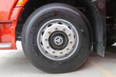 一汽解放 J6V 领航版 560马力 8X4 9.4米AMT自动档仓栅式载货车(CA5310CCYP66K24L7T4E6)