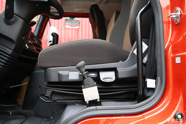 龙V自卸车无锡市火热促销中 让利高达0.3万