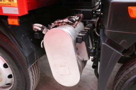 龙V&nbsp;自卸车底盘                                                图片