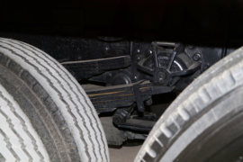 龙V&nbsp;自卸车底盘                                                图片