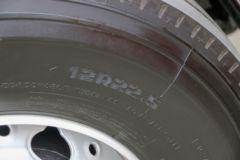 青岛解放 悍VH 480马力 6X4 LNG牵引车(液缓)