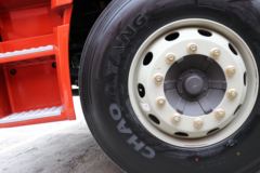 一汽解放 J6G 领航版 320马力 6X2 9.7米厢式载货车(国六)(CA5250XXYP62K1L5T3E6)