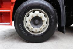 一汽解放 J6G 领航版 320马力 6X2 9.7米厢式载货车(国六)(CA5250XXYP62K1L5T3E6)