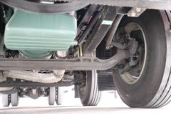 一汽解放 J6G 领航版 320马力 6X2 9.7米厢式载货车(国六)(CA5250XXYP62K1L5T3E6)