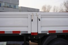 凯马 凯捷M3 尊享版 2.2L 95马力 CNG 4.16米单排栏板轻卡(国六)(KMC1043NG336DP6)