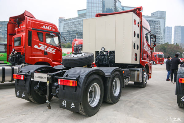 青岛解放 JH6重卡 领航版 510马力 6X4 CNG牵引车